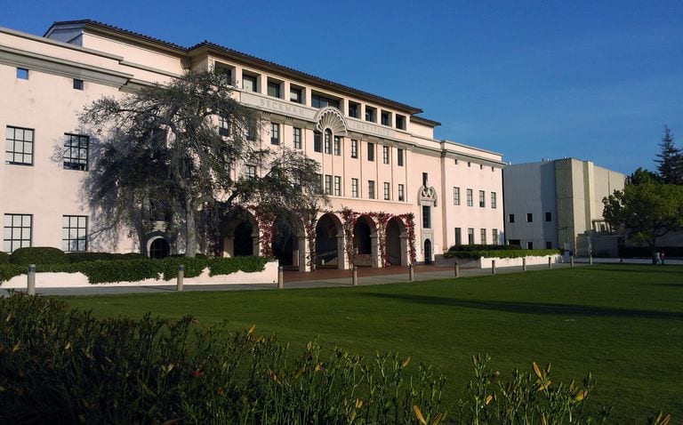 caltech campus building 